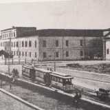 La prima tratta extraurbana di tram venne attivata il 26 luglio 1909 e portava i passeggeri da piazza Sant�Antonio sino a Carbonara e Ceglie, allora comuni autonomi